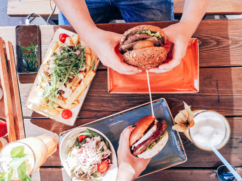 Featured image for article: Hearty Burgers in Schwabing: A Peter Pane Review!