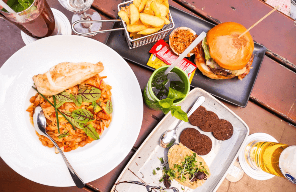 Featured image for article: Eats and Drinks Near Hauptbahnhof: Park Cafe Review