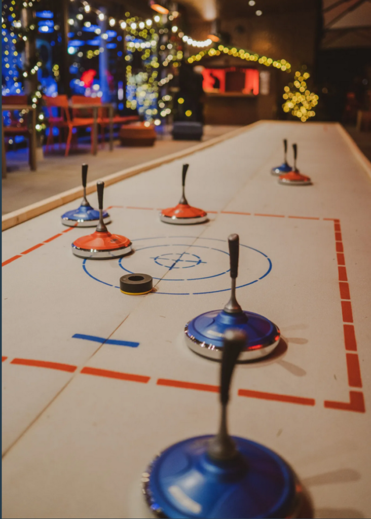 eisstockschiessen in munich frau im mond